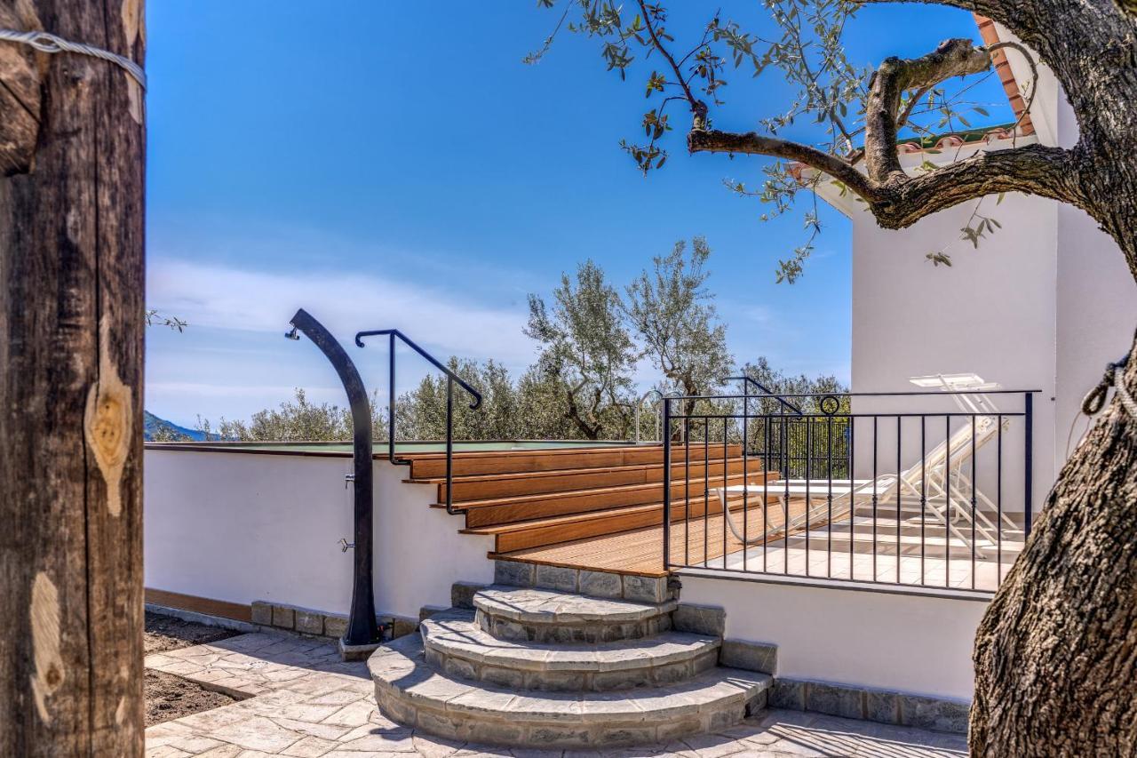 Rusinella Minimalist Retreat With Sea Views *