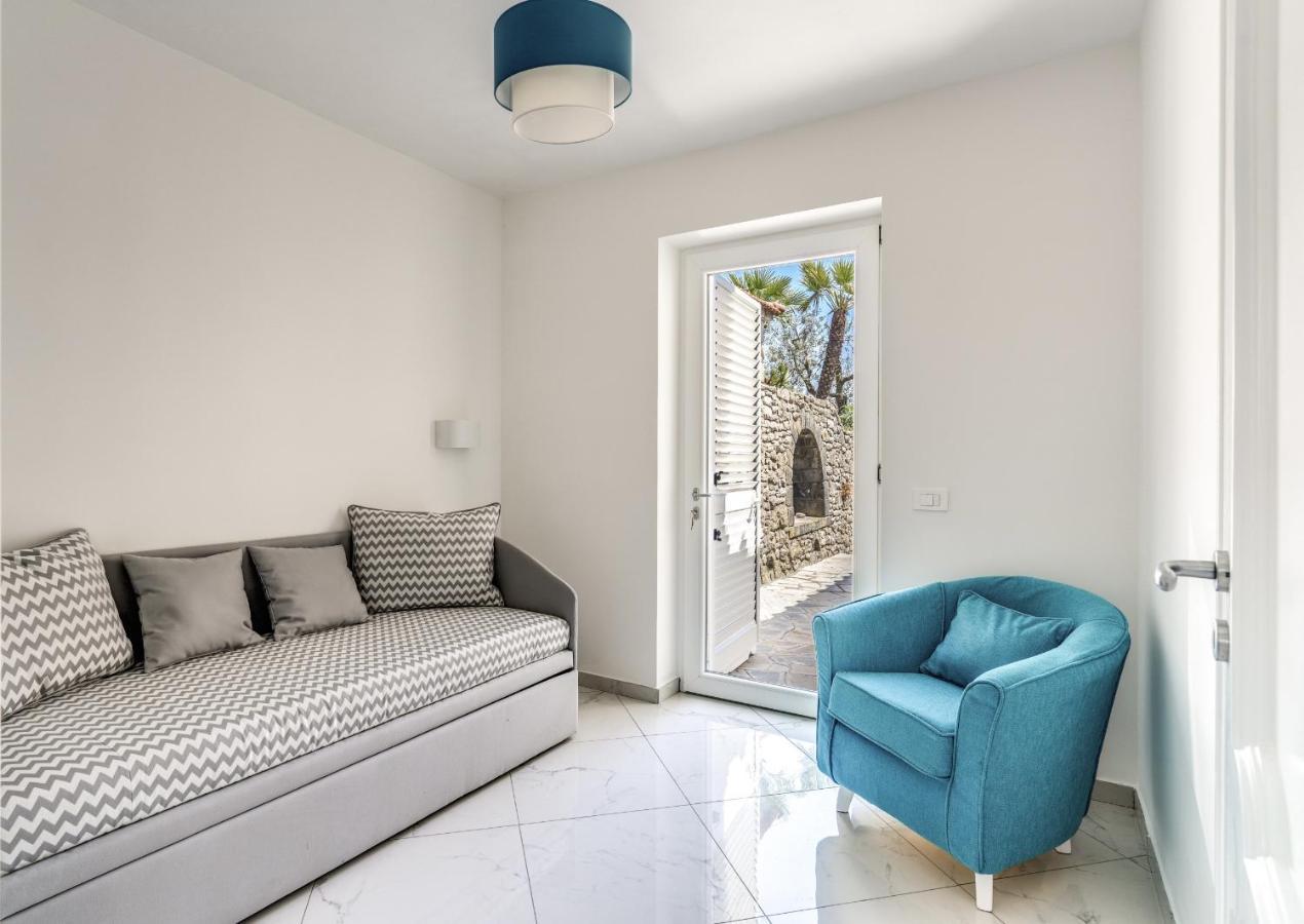 Rusinella Minimalist Retreat With Sea Views *